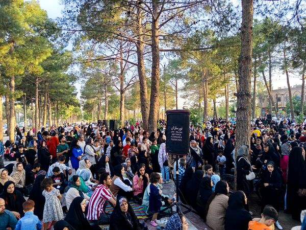قدم هایی به عشق معلمان