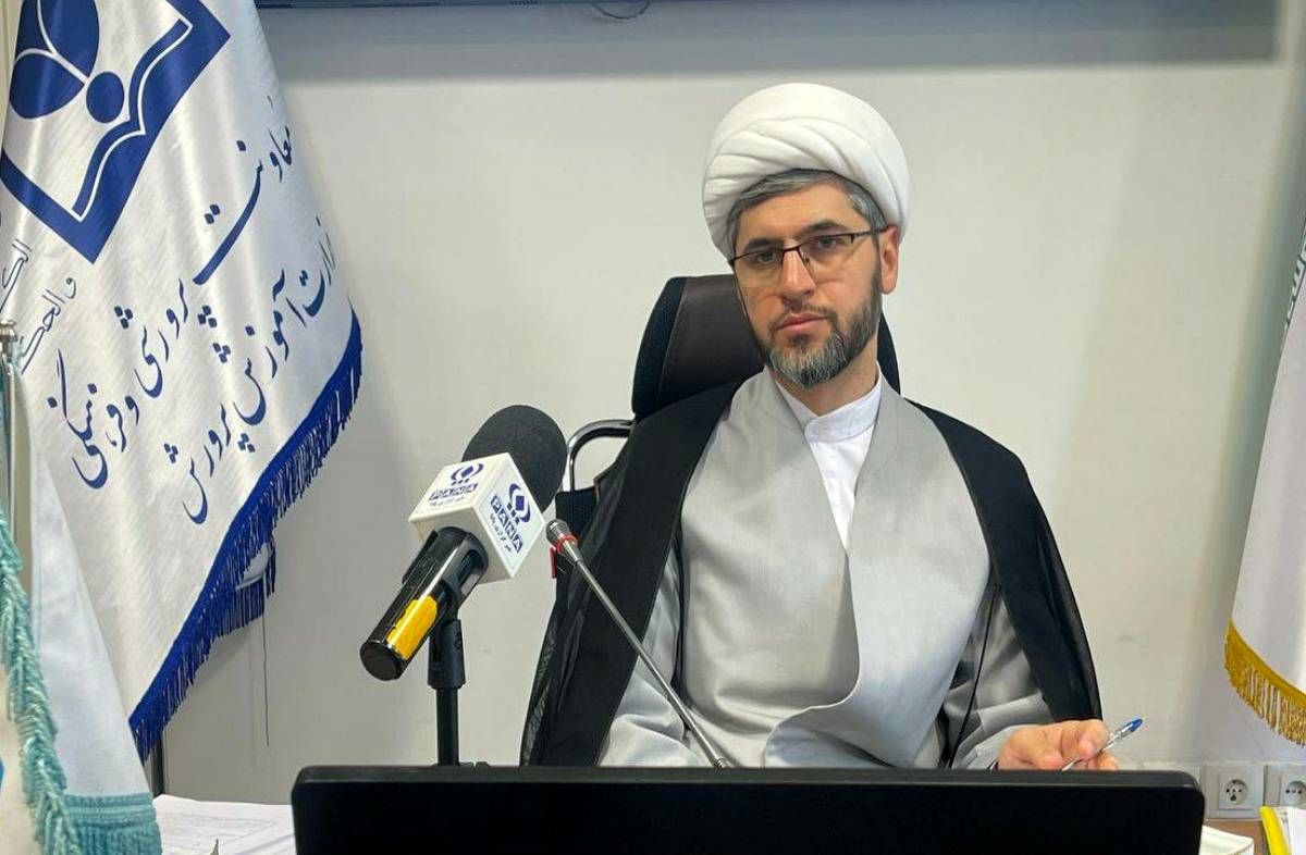 ضرورت تدوین برنامه‌ای جامع برای آشنایی دانش‌آموزان با سیره امام (ره) در طول سال تحصیلی