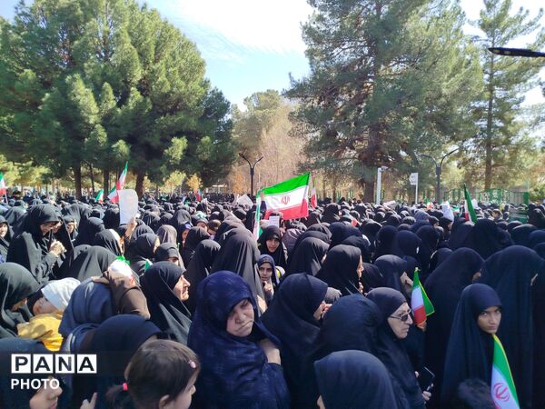 حضور بی سابقه مردم کرمان در نماز جمعه