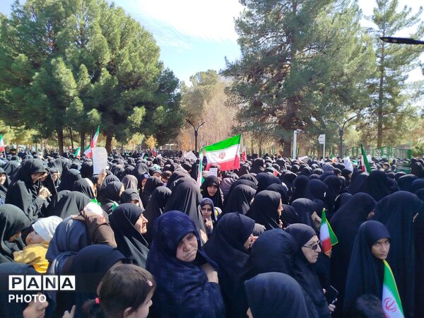 حضور بی سابقه مردم کرمان در نماز جمعه