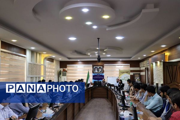 جلسه توانمندسازی دانش‌آموزان برتر در مسابقات قرآن و عترت