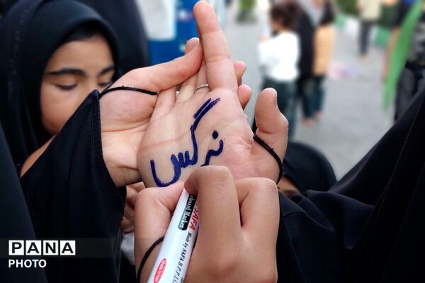 قاب های دانش آموزی ماندگار از فراق رهبر شهید