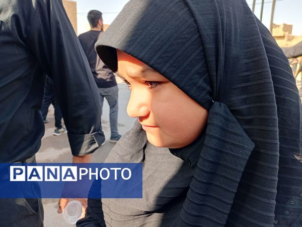 حضور پر رنگ کودکان روستای نقاب در پیاده روی جاماندگان اربعین