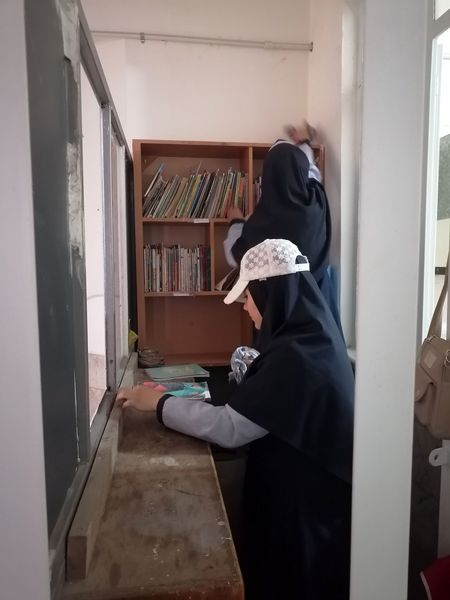 غبارروبی نمازخانه‌ دبستان ناهید نخودی نیشابور