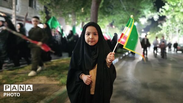 حضور پرشور مردم بروجرد در اجتماع شبانه؛ نمایش همبستگی و پایبندی به آرمان‌های ملی