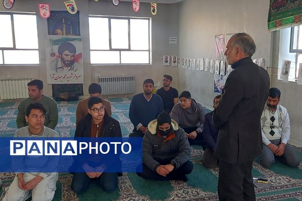  کارگاه‌های سواد اجتماعی و سیاسی و نمایشگاه انقلاب با شعار «روایت ناشنیده» در مدارس متوسطه دوم فشافویه