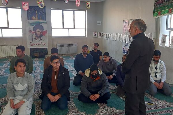  کارگاه‌های سواد اجتماعی و سیاسی و نمایشگاه انقلاب با شعار «روایت ناشنیده» در مدارس متوسطه دوم فشافویه