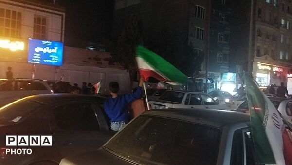 نیشابوری ها تا پایان جنگ  به  بلوار فضل با پرچم ایران  می آیند 
