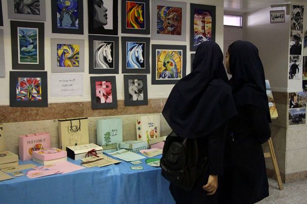 جشنواره هفته مشاغل در هنرستان فرزانگان بهارستان ۲