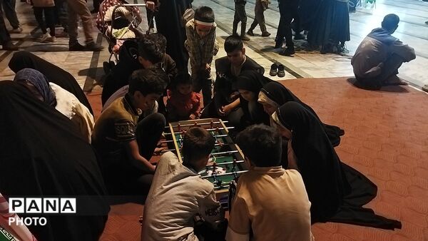 غرفه دهه نودی ها هر شب پرشور تر از قبل در نیشابور
