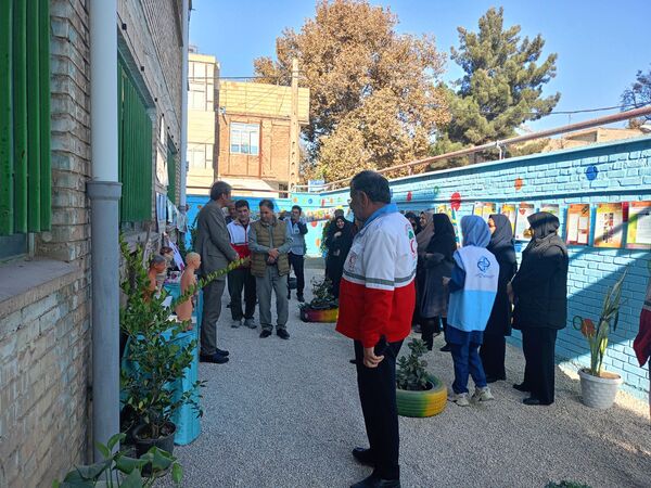  افتتاحیه پارک سلامت و آغاز به کار سفیران محیط یار  دبستان بنت الهدی صدر