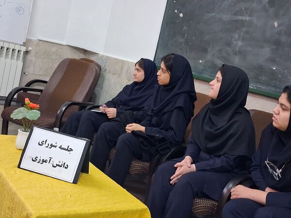 جلسه شورای دانش آموزی فاطمیه؛ از پیشنهاد تا اجرا