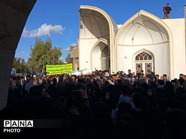 مراسم تشییع و خاکسپاری شهید اقتدار در لارستان