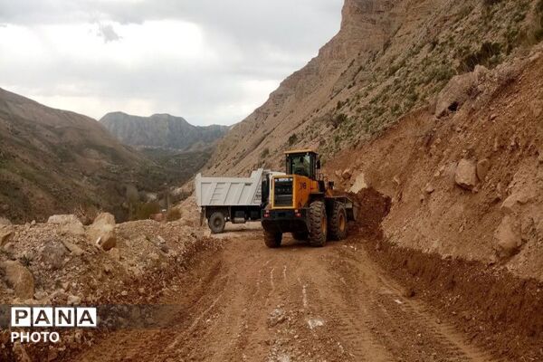 بهسازی جاده مسیر باغات و آبشار به همت شهرداری بار 