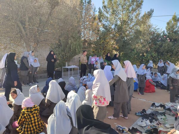 شور و هیجان در حیاط مدرسه