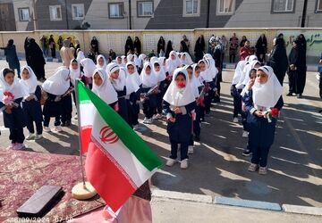 جشن شکوفه‌های کلاس اولی در بیرجند