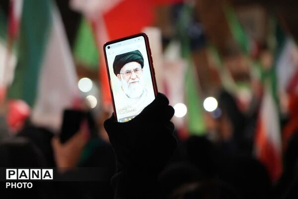 بیعت مردم غیور باقرشهر و کهریزک با سومین رهبر انقلاب اسلامی 