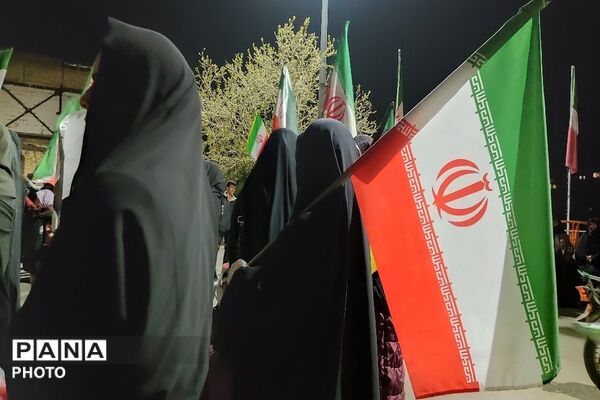 در حمایت از میدان و پیشگیری از فتنه و کودتا هستیم در خیابان 