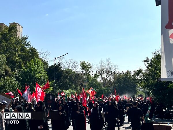 وداع  و تشییع تاریخی مردم با رهبر شهید