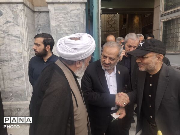 مراسم یادبود شهیده زهرا حدادعادل با حضور وزیر آموزش و پرورش در مسجد امام صادق(ع)