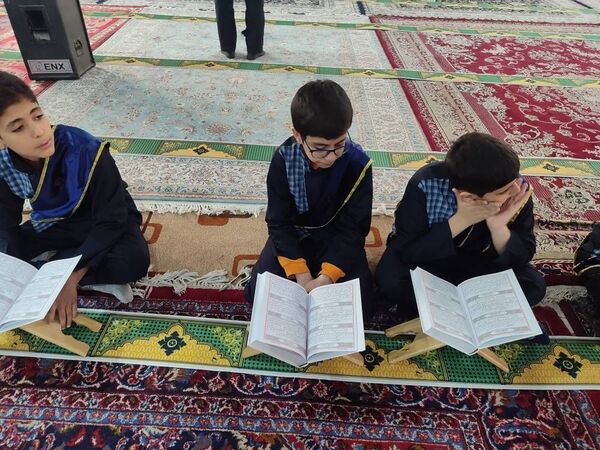 محفل انس باقرآن و اجرای سرود یاعلی با همکاری دانش‌آموزان مدرسه فرهنگ