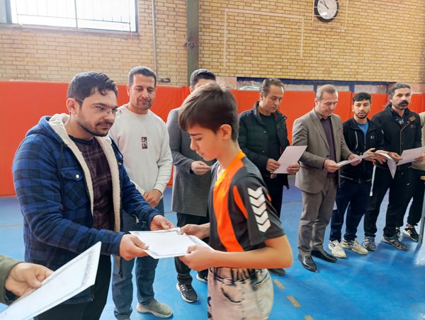  نایب قهرمانی تیم فوتسال مدرسه معلم آشخانه 