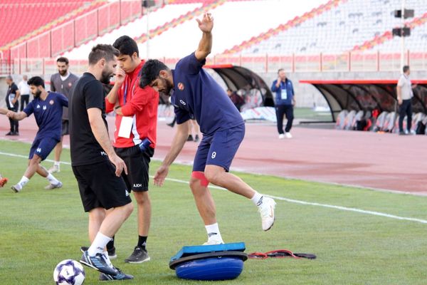 تمرین بازیکنان تیم تراکتور پیش از بازی با الوحده امارات