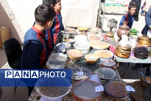 جشنواره دانش‌آموزی «کوک به کوک، حال خوب» در دبستان عطایی‌فرد