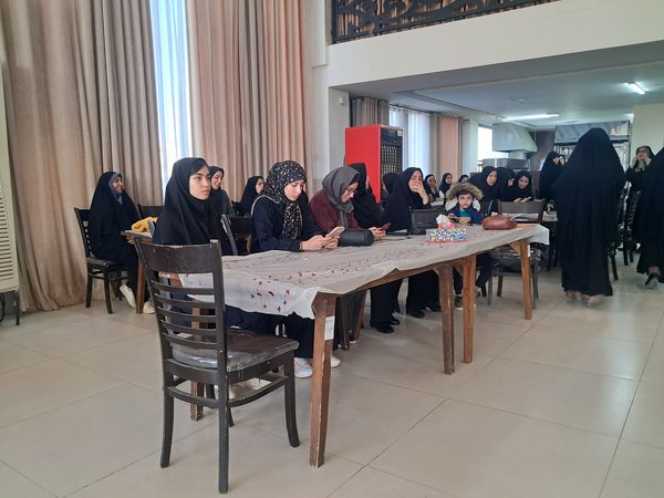 تجلیل از مربیان و معلمان پرورشی و خانواده شهدا در آشخانه