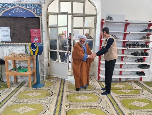 برپایی میز خدمت مشاوره در مصلی نماز جمعه آشخانه