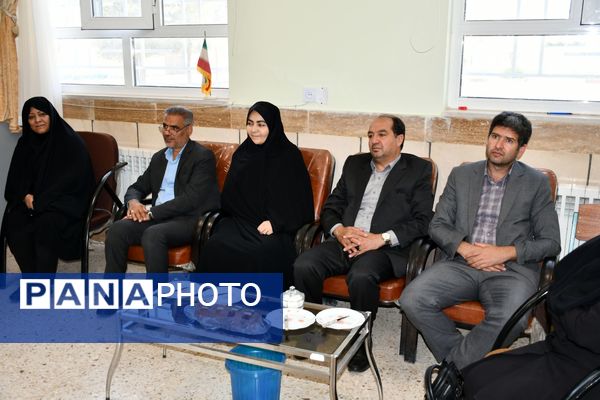 حضور امام جمعه، فرماندار و مدیر آموزش پرورش مه ولات در مدارس شهرستان