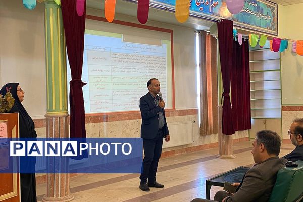 تمرکز بر ارتقای مهارت‌های مدیریتی و آموزشی در کارگاه‌های توانمندسازی ورامین