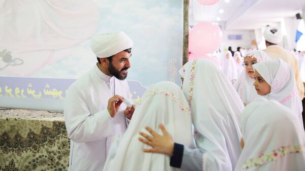 حضور پرشور مکلفین در مصلی بزرگ امام خامنه‌ای(مدظله العالی) با حضور بیش از ۱۰۰۰ هزار دانش‌آموز شهرستان