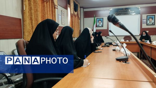 برگزاری جلسه ویژه فرماندهان واحد پیشگام در خلیل آباد 