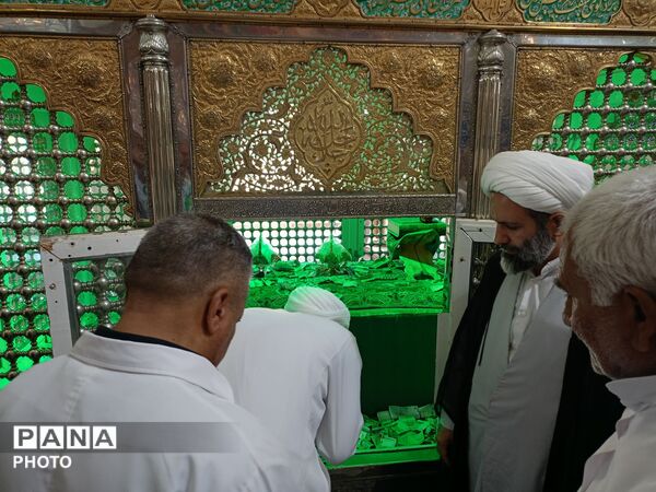 آیین غبارروبی ضریح مطهر امامزاده سید حمزه (ع)
