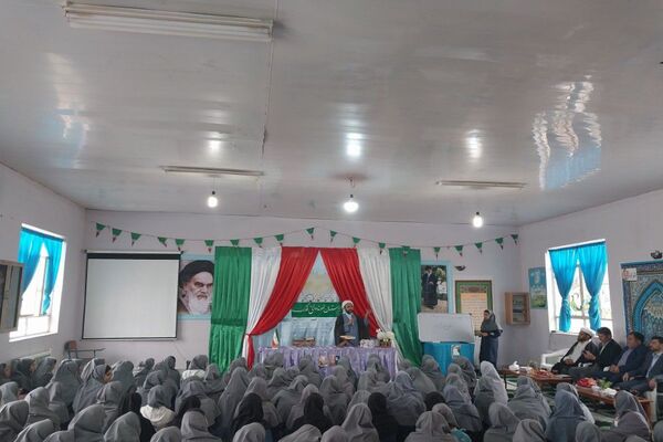 برگزاری جشن دهه کرامت و روز دختر در مدرسه نمونه دولتی فدک