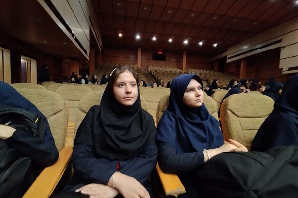 بازدید دانش‌آموزان ناحیه 2 بهارستان از کارخانه سرم‌سازی رازی