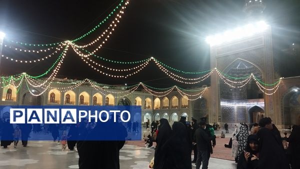حرم مطهر امام رضا (ع) در شب مبعث رسول خدا
