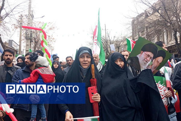 حضور پرشور مردم کرمانشاه در راهپیمایی ۲۲ بهمن