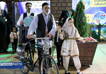 نمایشگاه شادمانه نور در شهر یزد 