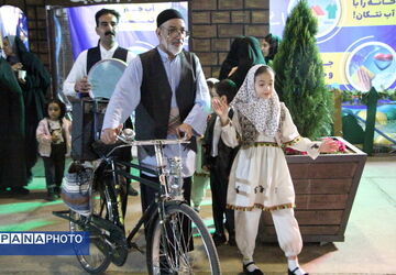 نمایشگاه شادمانه نور در شهر یزد 