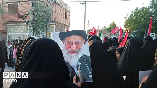 به تصویر کشیدن حماسه تشییع نمادین رهبر شهید در شهر میلاجرد