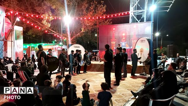 هم‌نوا با کاروان عشق؛ برگزاری مراسم اربعین در پارک لاله