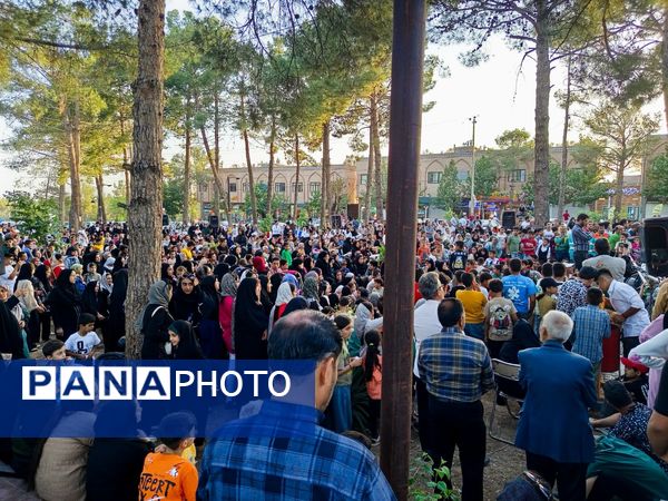 قدم هایی به عشق معلمان