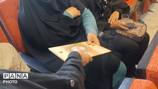 آئین باشکوه تجلیل از نخبگان و ستارگان قرآنی تراز دوم در اداره آموزش و پرورش نظرآباد 