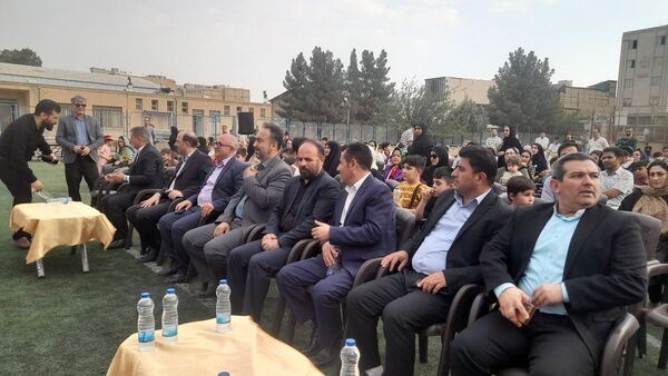 افتتاح میدان پویا با شعار دانش‌آموز پویا، خانواده بانشاط، جامعه سالم در ناحیه 4 کرج 