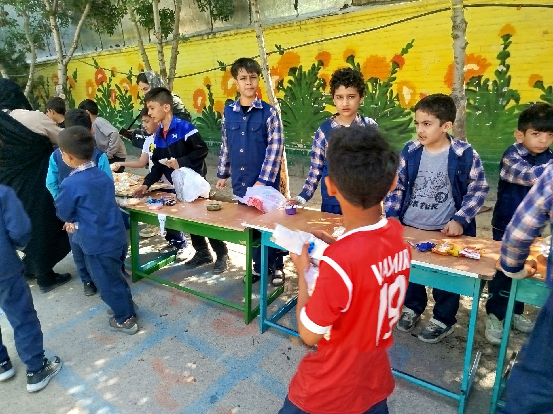 برگزاری بازارچه درون مدرسه‌ای در دبستان مبین شیروان