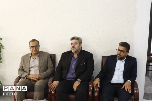 تقدیر فرماندار فیروزکوه از کارکنان تأمین اجتماعی و بهزیستی به مناسبت هفته تأمین اجتماعی