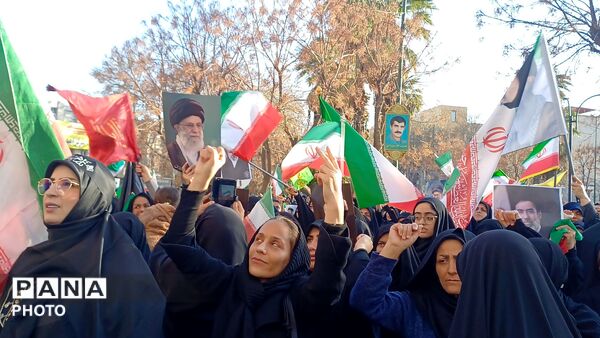  بانوان خرم‌آبادی برای دفاع از وطن برخاستند