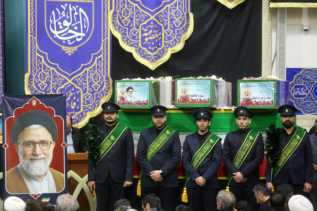 وداع با پیکر مطهر وزیر شهید اطلاعات در قم